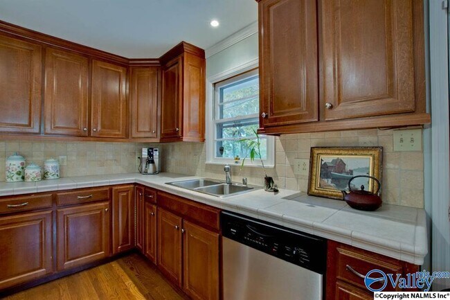 Foto del edificio - 2700 Evergreen St SE