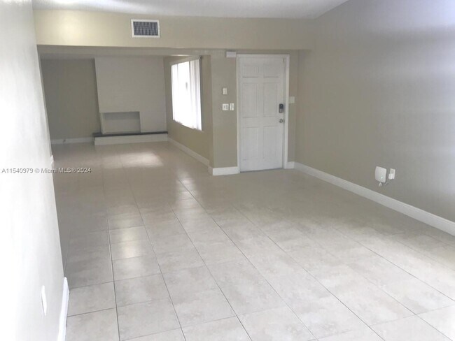 Foto del edificio - 865 NW 170th Terrace