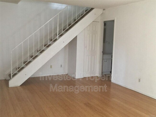 Foto del edificio - 9901 E Evans Ave