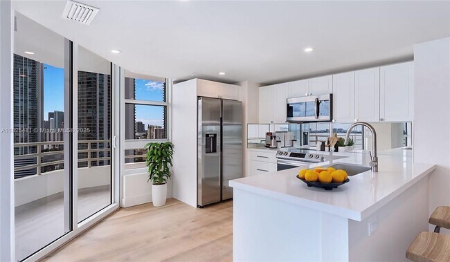 Foto del edificio - 555 NE 34th St