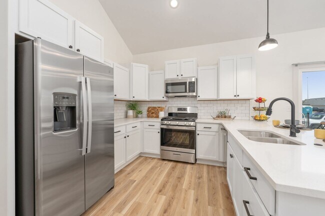 Foto del edificio - *Beautiful New Duplexes in Goddard School ...