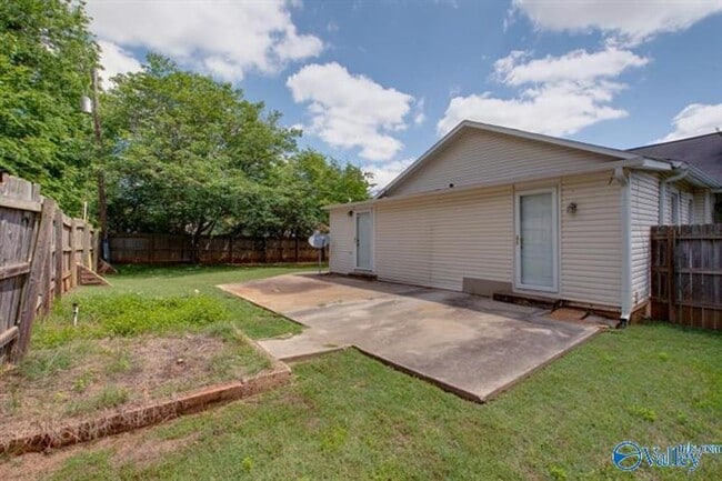 Building Photo - Cute 1 Bedroom 1 Bath House