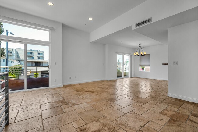 Living Room/Dining Room Open Concept - 1838 Corinth Ave