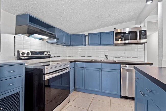 Foto del edificio - 3411 NE 52nd Ave