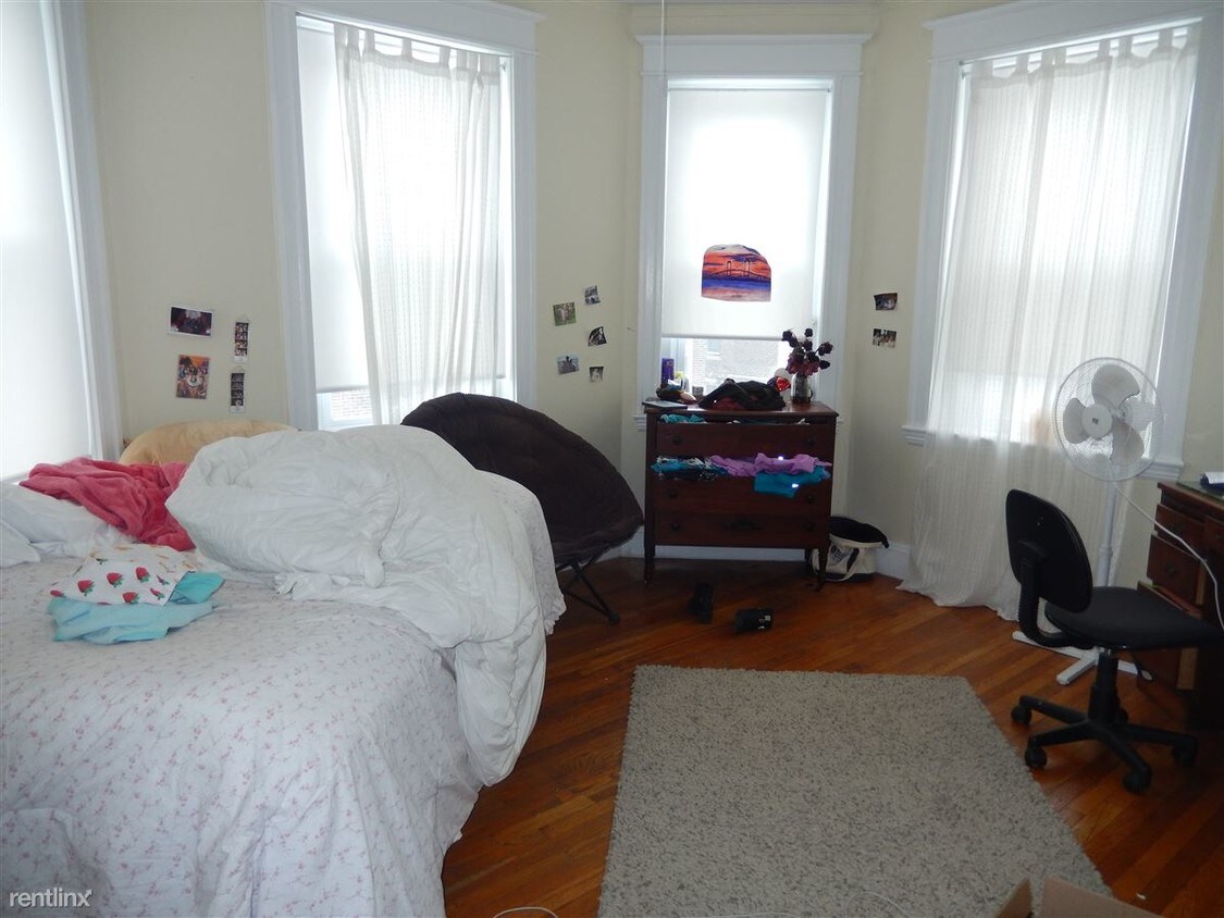 2 br, 1 bath - 64 Woodstock Ave - 2 br, 1 bath  - 64 Woodstock Ave