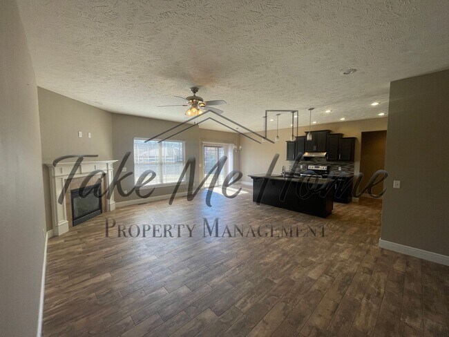 Building Photo - 4 Bedroom home in Springfield school district!