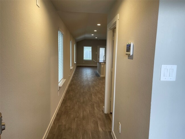 Foto del edificio - 12811 Harlesden Ln