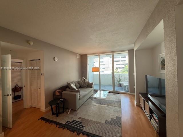 Foto del edificio - 500 NE 29th St