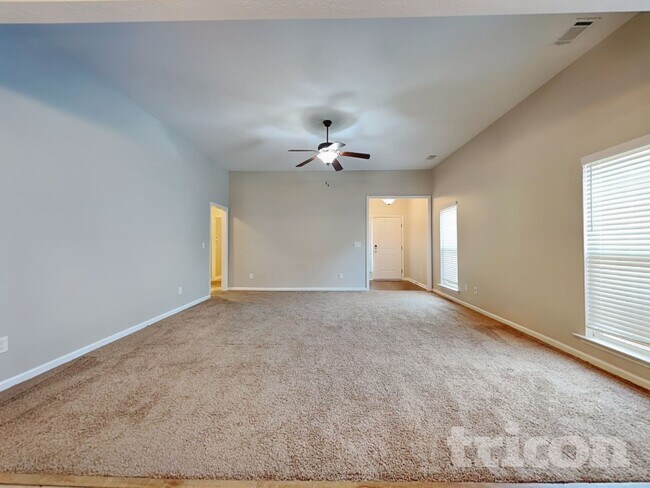 Building Photo - 3250 Alexandria Dr