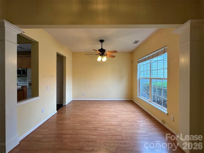 Foto del edificio - 6954 Beverly Springs Dr