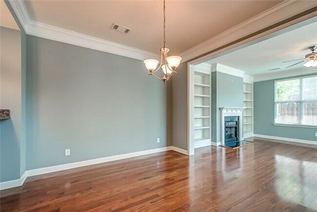Building Photo - Beautiful Nashville Townhome