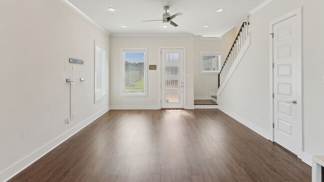 Foto del edificio - 3 Bedroom House Available NOW