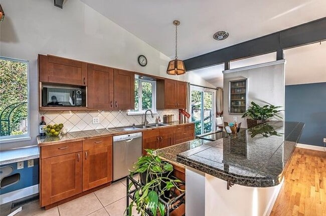 Building Photo - 3-Bedroom Lynnwood Home Near Light Rail with Central A/C & Backyard Oasis