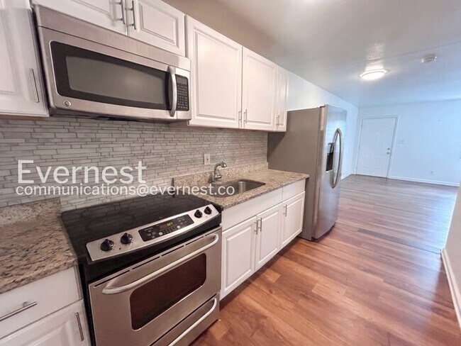 Foto del edificio - 4527 Glade Rd