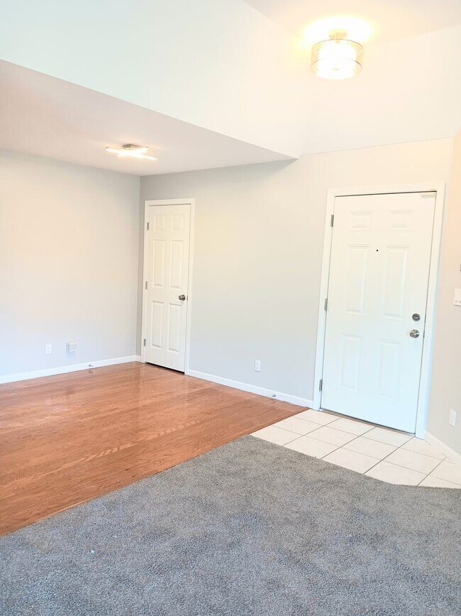 Foto del edificio - Spacious Condo with Modern Comforts