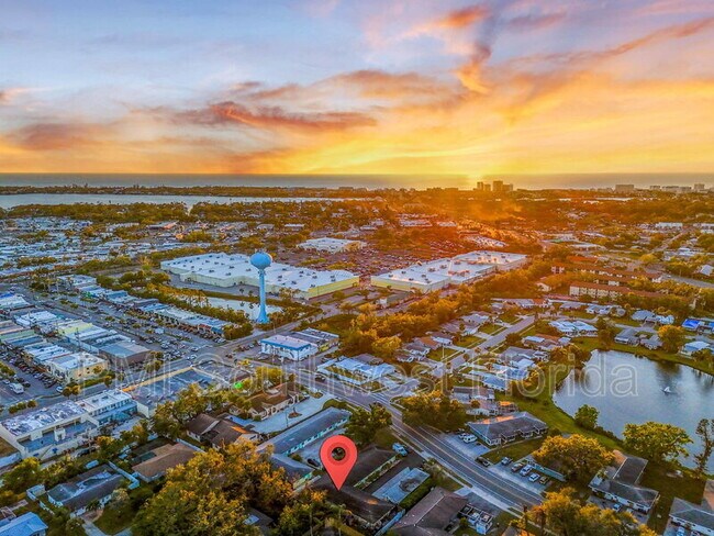 Foto del edificio - 6369 Gateway Ave