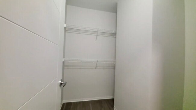 Foto del edificio - 801 W Adams St