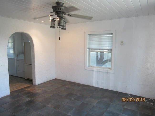 Building Photo - 2923 E Edison St
