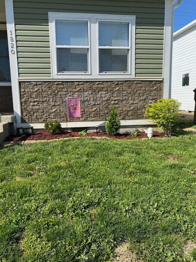 Foto del edificio - 1820 E Maryland St