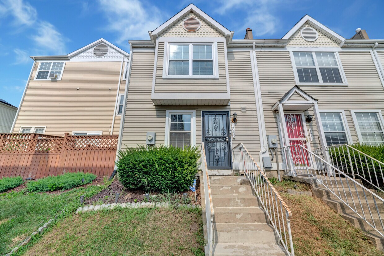 Foto principal - 1843 Channing St NE