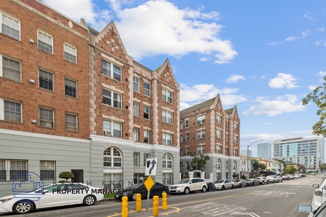 Building Photo - 432 S. New Hampshire