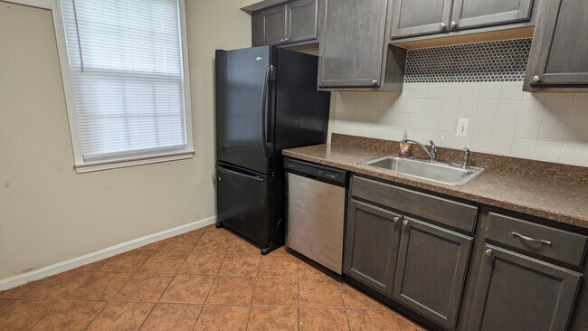 Foto del edificio - 706 Quince Orchard Blvd