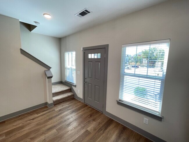 Foto del edificio - Bristol Creek 2 bedroom unit with fenced p...