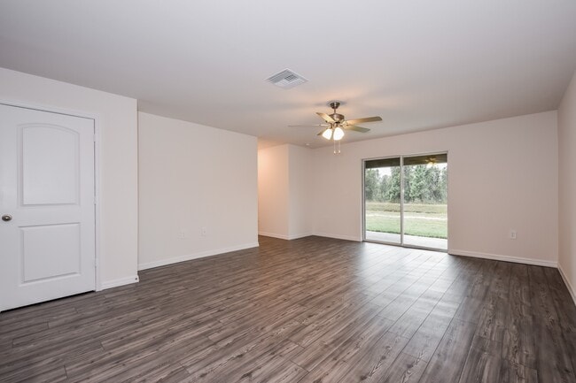Foto del edificio - 166 Blackstone Dr