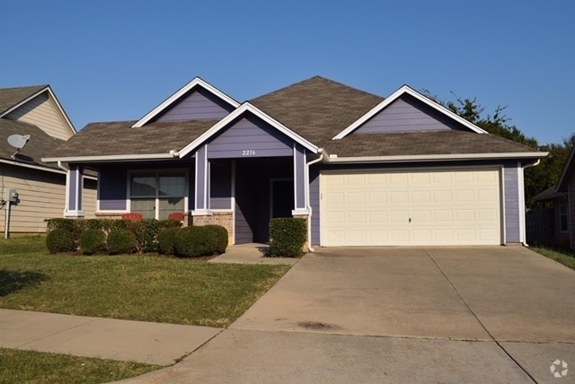 Building Photo - 2216 Arrowhead Dr