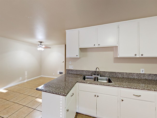 Building Photo - 2 br, 1 bath  - 4964 Auburn Dr Apt 1 1