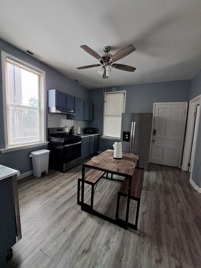 Foto del edificio - 3128 N Clybourn Ave