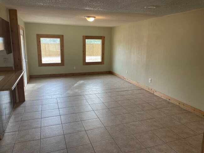 Foto del edificio - BACK ON THE MARKET!!!  Large Ranch Style Rambler home in Ridgewood