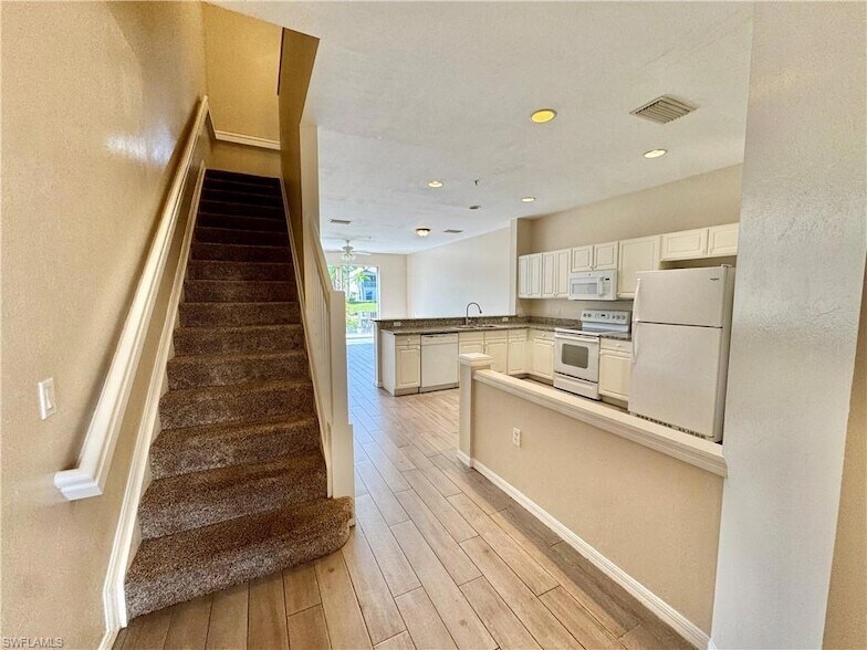 Primary Photo - 912 Hampton Cir