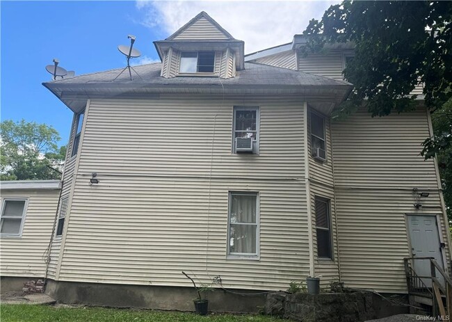 Building Photo - 298 NY-211