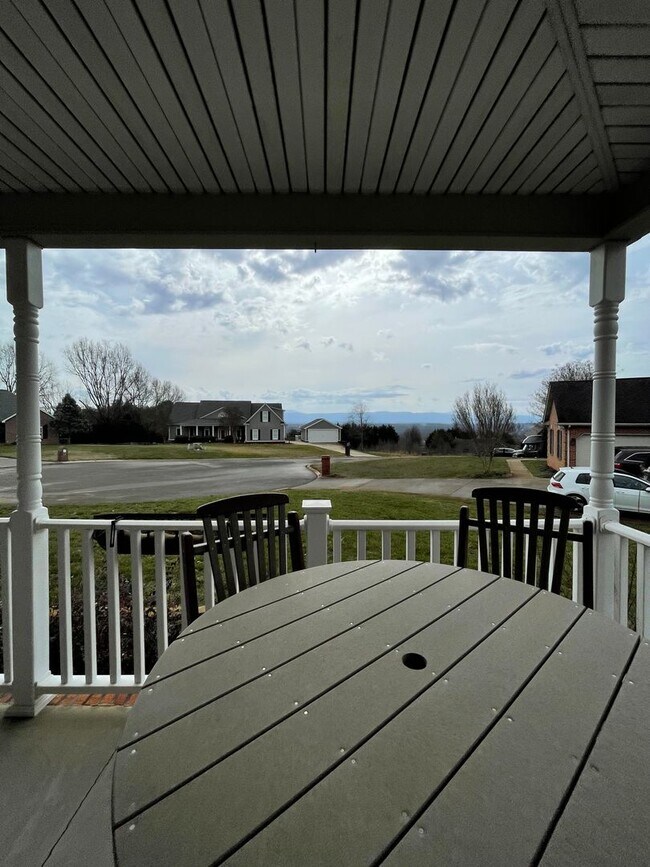 Building Photo - Maryville 37801 - FURNISHED - SHORT TERM R...