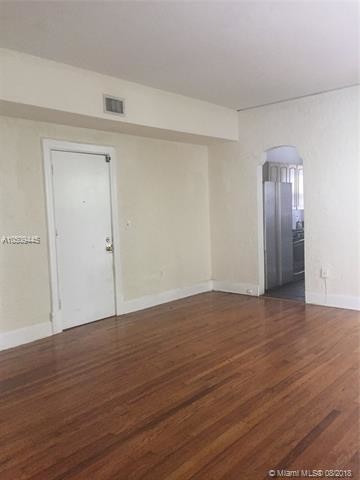Building Photo - 900  16 ST