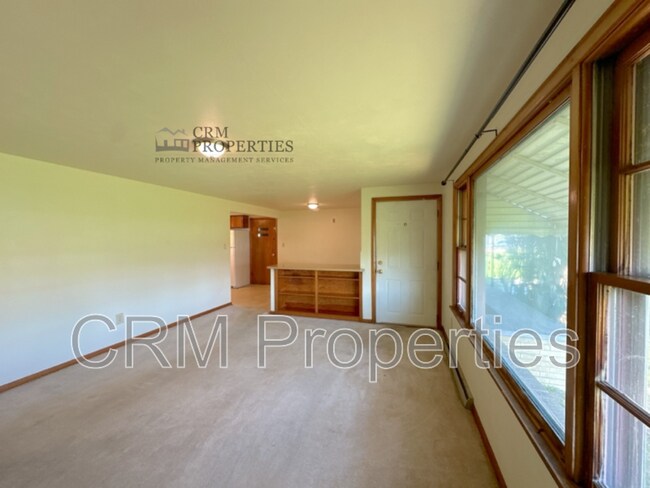 Building Photo - 323 S 00ew