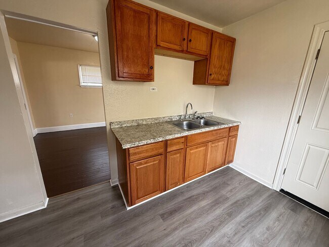 Foto del edificio - Collinwood Single Home Water/sewer included