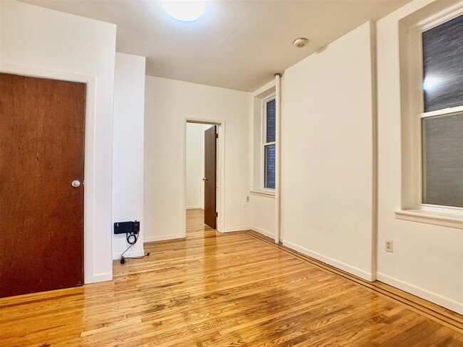 Foto del edificio - 106 11th St