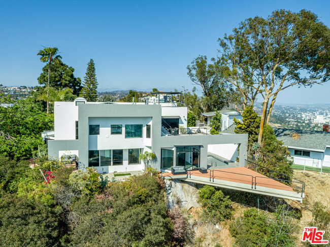 Foto del edificio - 8424 Grand View Dr