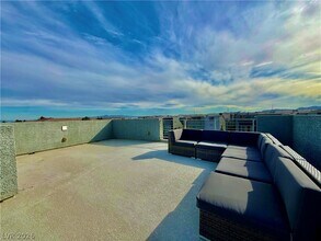 Building Photo - 8044 Carpenter Creek Ave