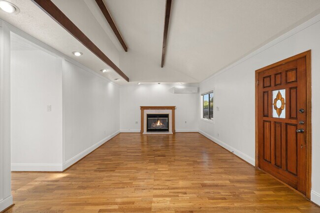 Building Photo - 510 Hargrave St