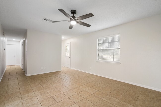 Building Photo - 16222 Barbara Ln