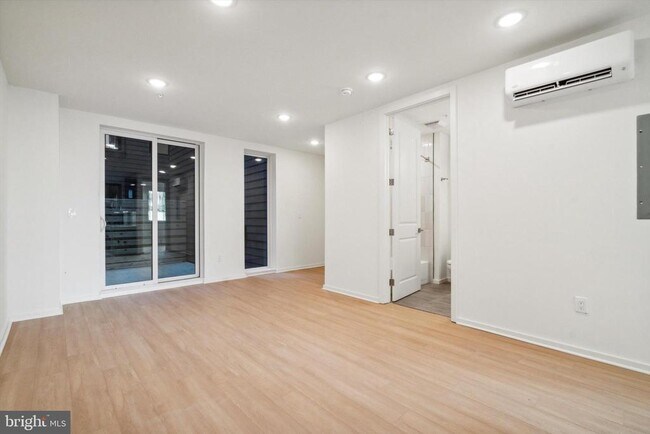 Foto del edificio - 225 N 12th St