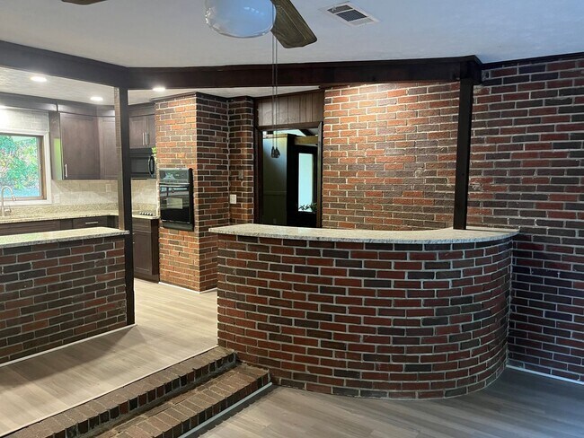 Foto del edificio - 163 Old Norton Rd