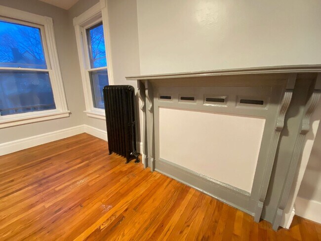 Foto del edificio - 12 Courtney Ave