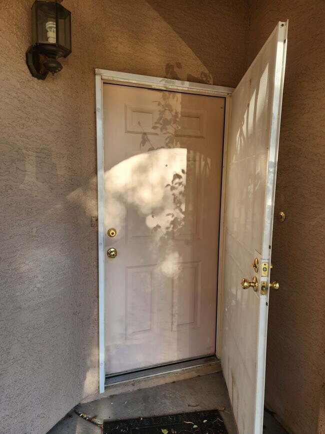 Building Photo - BEAUTIFUL SINGLE STORY HOME! NO HOA!!