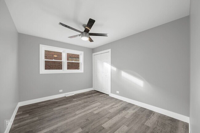 Foto del edificio - 6330 W 64th Pl