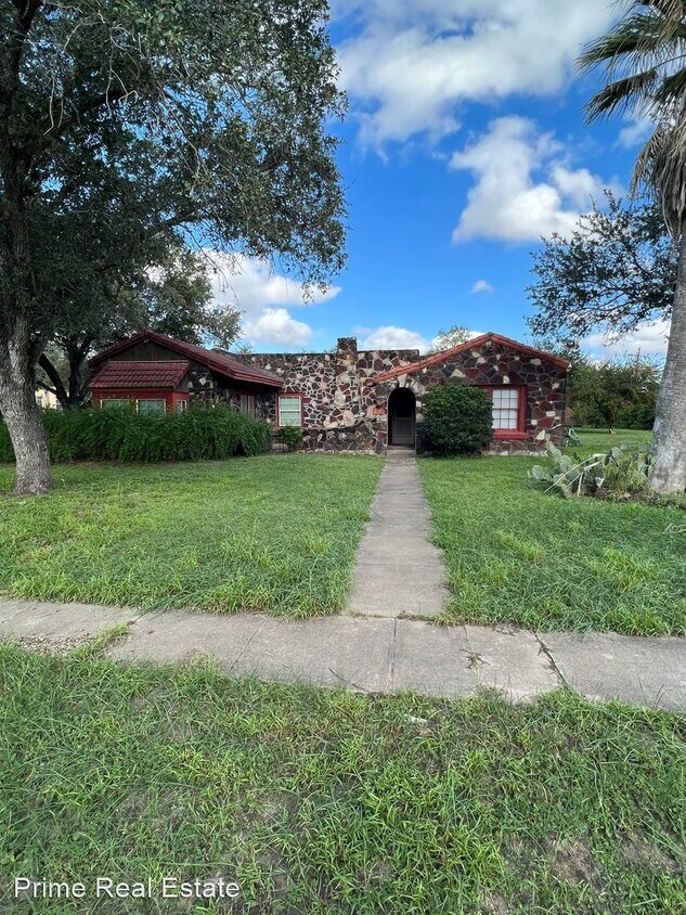 Primary Photo - 3 br, 2 bath House - 205 E Mesquite St.