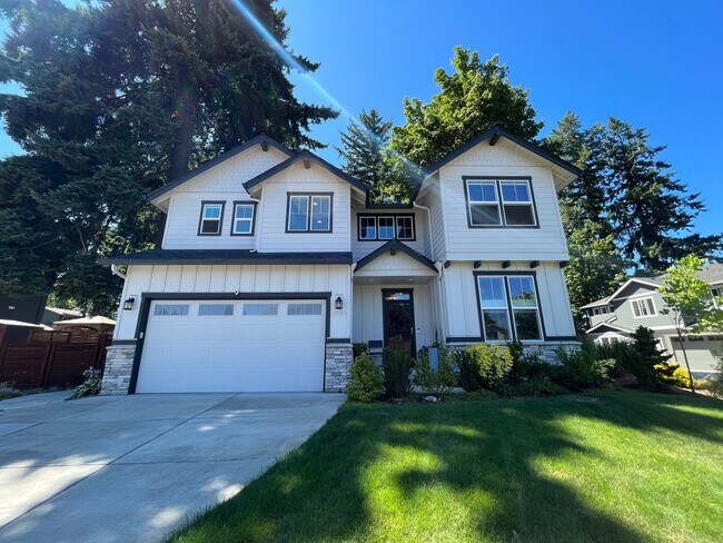 Building Photo - Stunning 4 Bed 2.5 Bath NE Portland ~ Pala...